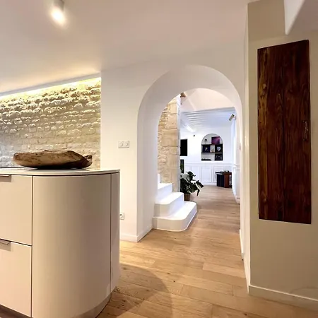 Oia - Stone House With Cycladic Charm Villa Reviers