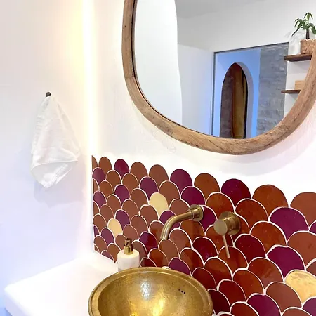 Oia - Stone House With Cycladic Charm