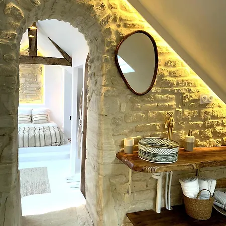 Villa Oia - Stone House With Cycladic Charm