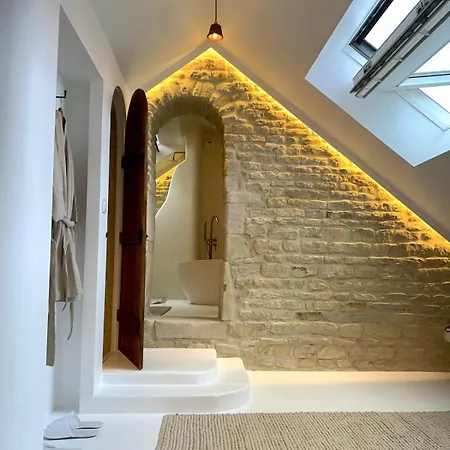 Villa Oia - Stone House With Cycladic Charm