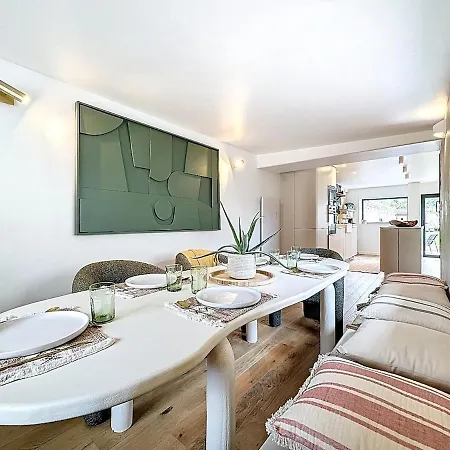 Oia - Stone House With Cycladic Charm Reviers